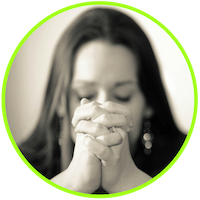 picture of a woman praying